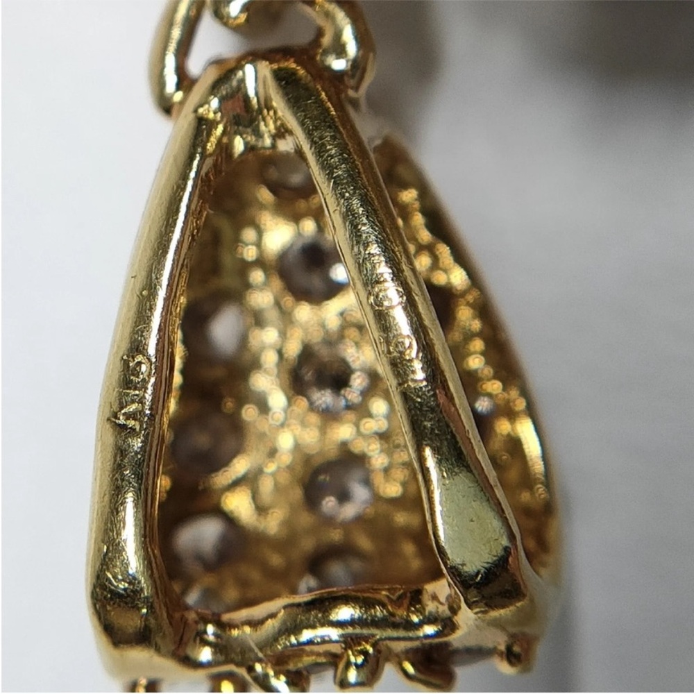 🌟HOST PICK🌟Absolutely Stunning 18k Diamond Necklace with 14K 18 inch chain - Picture 5 of 11